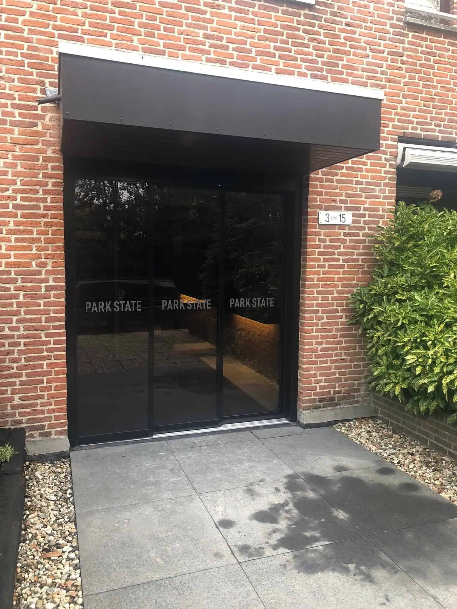 Telescoop deuren met brons glas voor VvE in Zeist